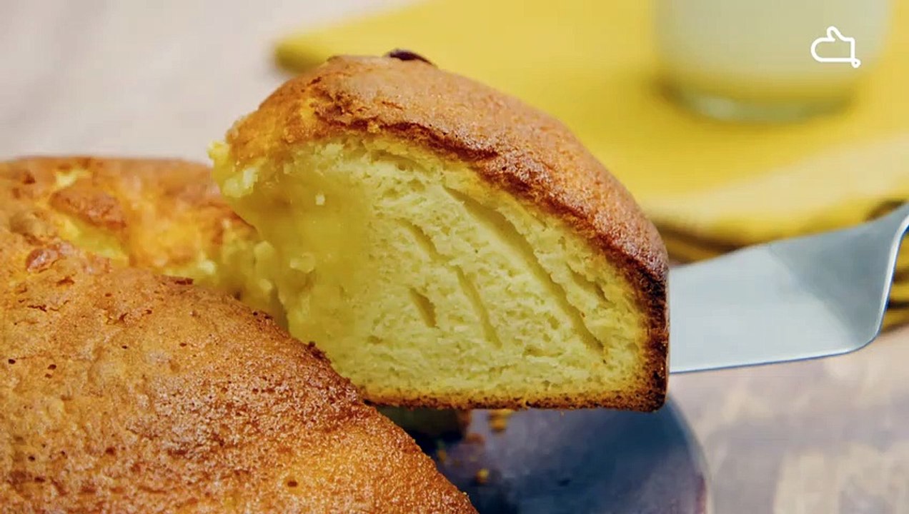 C'est parti pour un goûter réussi avec ce gourmand et rapide gâteau au yaourt !