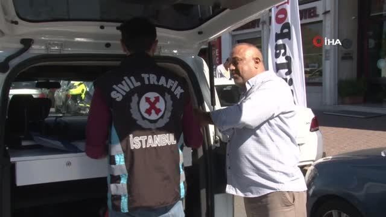 Kadıköy'de, emniyet kemeri takmayan taksiciden ilginç savunma: 'pis bir koku vardı, parfüme uzanmak için kemeri söktüm'