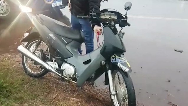 Motociclista fica ferida após colisão com carro em rotatória na Região da Fag
