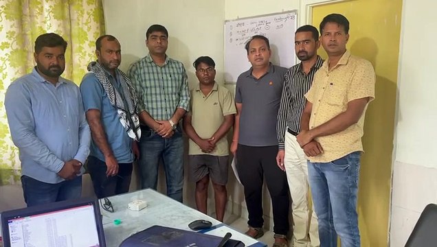 ग्राम विकास अधिकारी 15 हजार की रिश्वत लेते रंगे हाथों गिरफ्तार