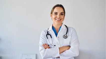 La fausse médecin est de retour et réapparaît en tant que... future professeure