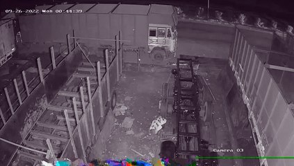 असंतुलित होकर ट्रक से टकराई कार, आइआइटी की तैयारी कर रहे चार छात्रों समेत 5 की मौत