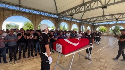 Kalp krizi sonucu vefat eden polis memuru toprağa verildi