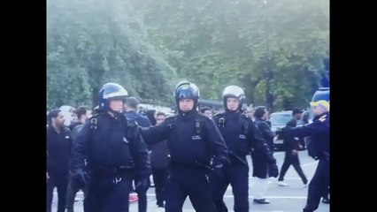 Télécharger la video: Enfrentamientos en Londres tras protestas iraníes