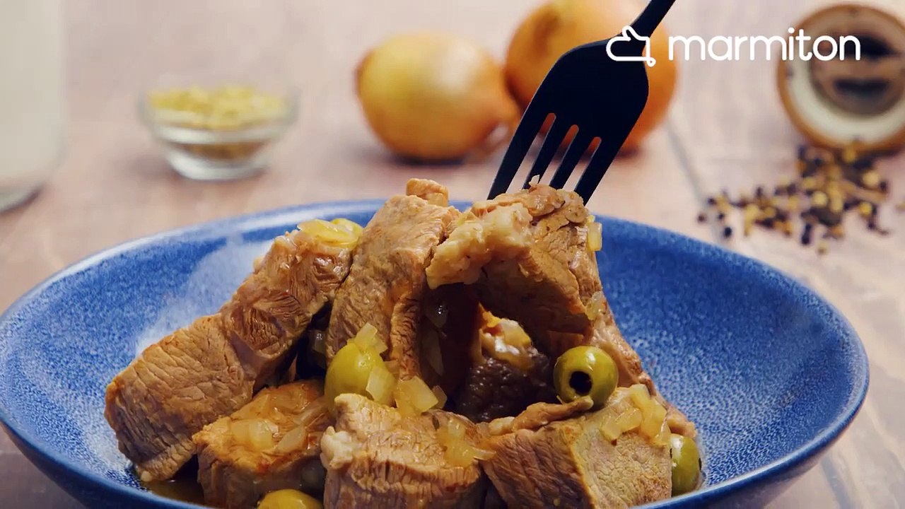 Dégustez un savoureux sauté de veau aux olives vertes, quel régal !