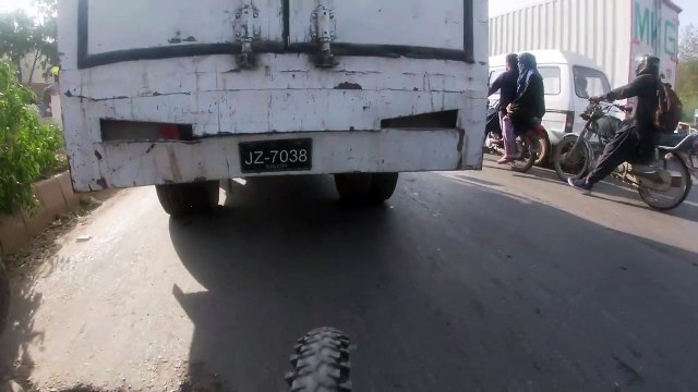 4K _ CYCLING THROUGH THE STREETS OF PAKISTAN - KARACHI _ 2022 _ CITY TOUR _ P3 _ MT Khan Rd