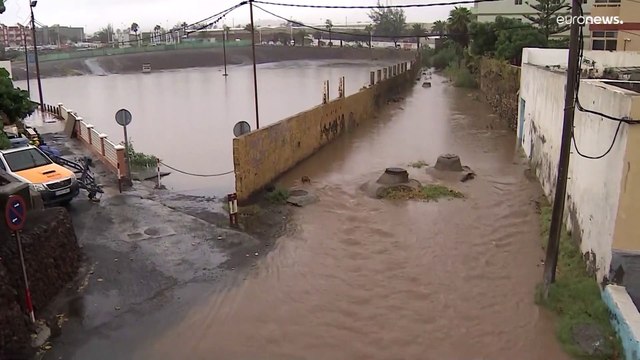 На Канарские острова обрушился тропический шторм