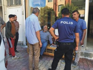 TARTIŞTIĞI BABASI İLE AĞABEYİNİ BIÇAKLADI