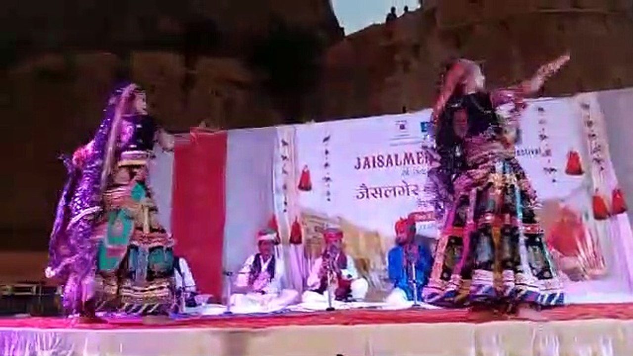 काल्यो कूद पड्यो मेला में...