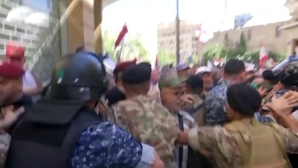 احتجاجات أمام مجلس النواب اللبناني أثناء جلسة الموازنة