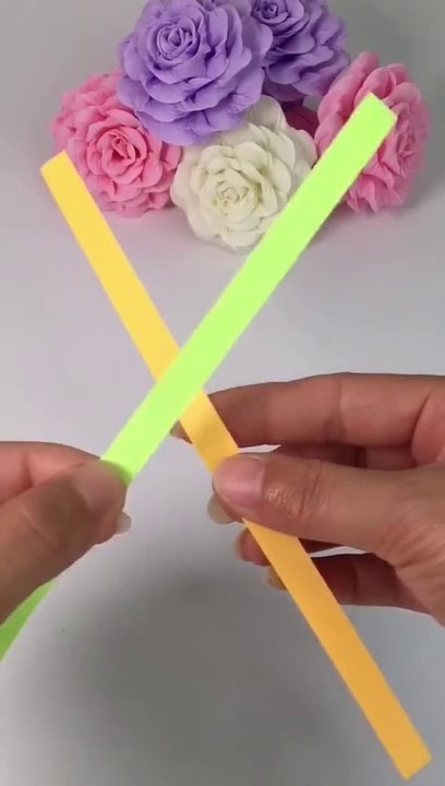 Seni membuat bunga dari kertas