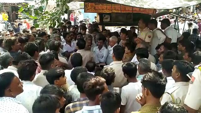 पेट्रोल डालकर युवती को जिन्दा जलाया, मौत, विरोध में राजमार्ग पर जाम, प्रदर्शन