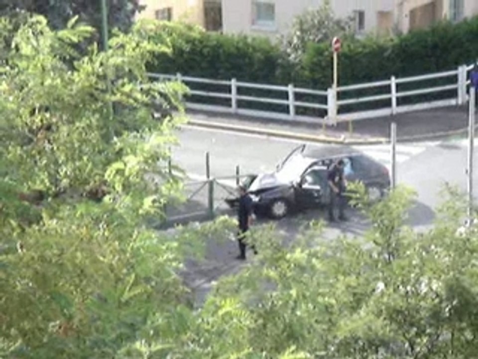 Quand Régis conduit sa voiture