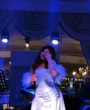 نجوى كرم تفاجئ جمهورها بفعل عفوي