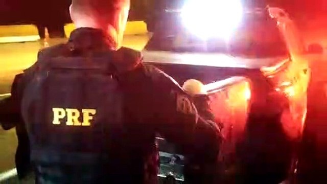 PRF apreende pistolas e maconha no Paraná