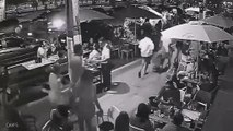 3 joggeurs provoquent un mouvement de foule à la terrasse d'un bar au brésil