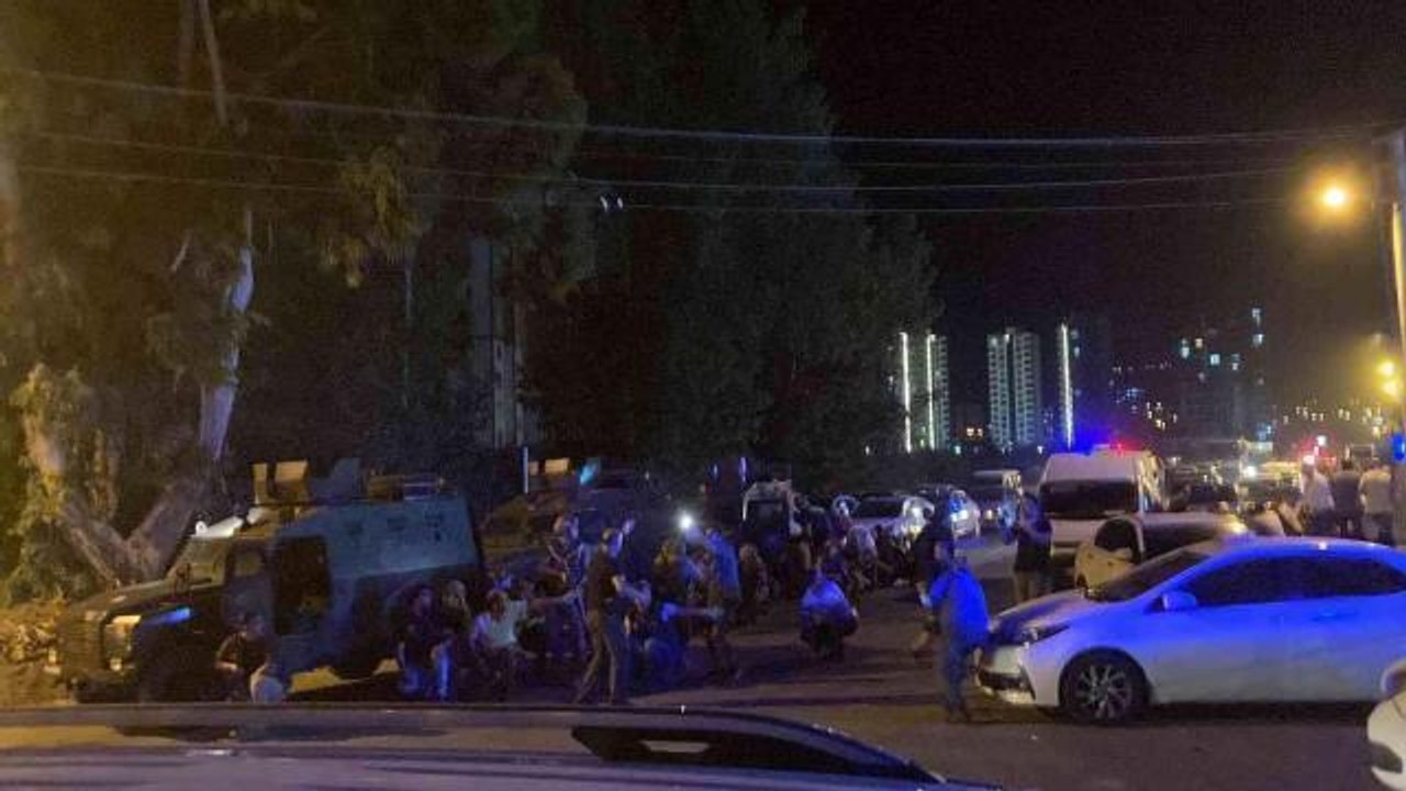 Mersin'de patlama mı oldu? (VİDEO) 27 Eylül 2022 Mersin Polisevi patlaması nerede oldu? Patlama sonrası yangın söndürüldü mü? Olay yeri görüntüleri!