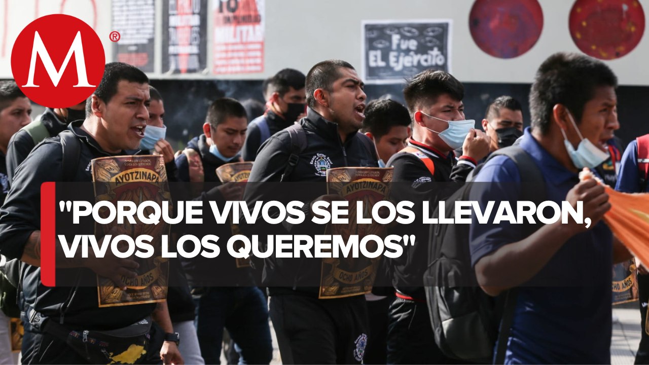 Realizan pase de lista en antimonumento por caso Ayotzinapa en Reforma
