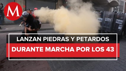 Se registran enfrentamientos durante marcha por caso Ayotzinapa