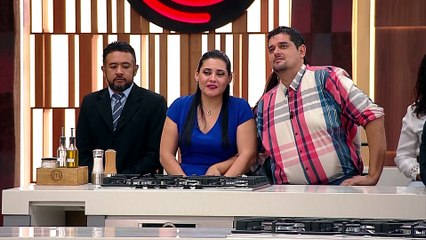 Amanda y Nicolás, llevan sus postres y se presentan por última vez ante el jurado de MasterChef