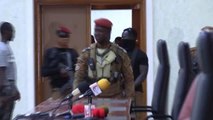 Burkina Faso'da darbeyle iktidarı ele geçiren Traore bakanlıkların temsilcileriyle toplantı yaptı