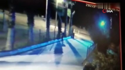 Polislerin yaralandığı silahlı saldırı saniye saniye kamerada