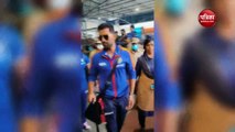 एयरपोर्ट में टीम इंडिया पर भड़के भारतीय फैंस, लेकिन सूर्यकुमार ने ऐसे जीत लिया दिल