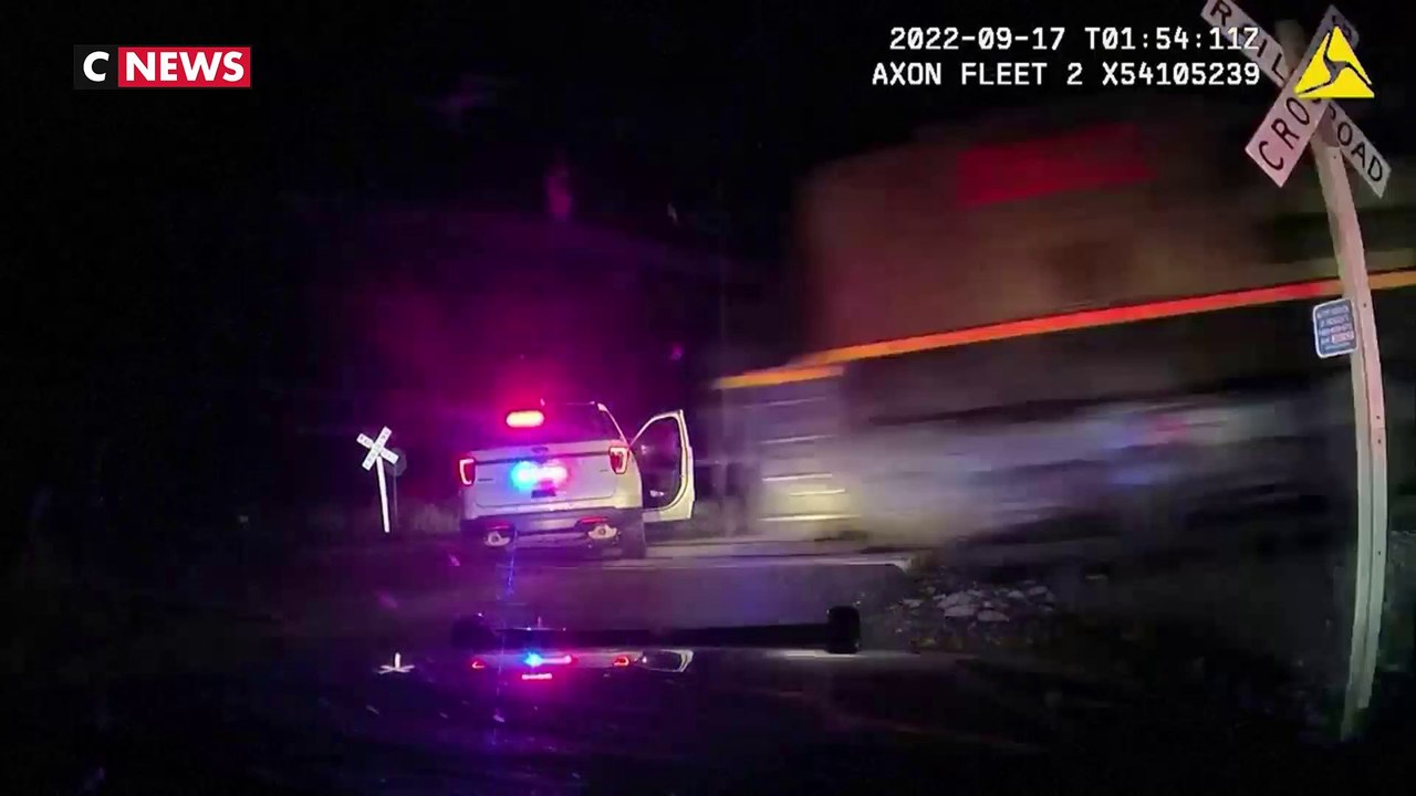 Etats-Unis : un train percute une voiture de police avec une femme menottée à l'intérieur