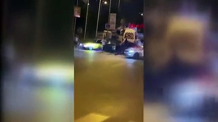 Ümraniye'de yol verme kavgası! Otomobillerinden inip birbirlerine yumruklarla saldırdılar