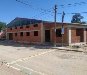 ÜCRETSİZ DÜĞÜN İÇİN MAHALLELİ DUVAR ÖRÜP SIVA YAPIYOR