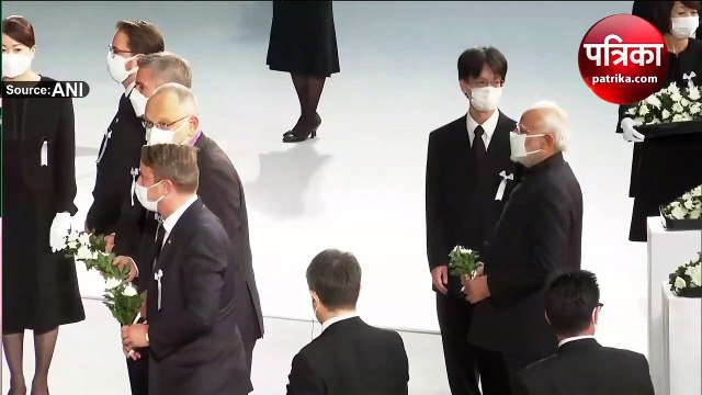 प्रधानमंत्रा नरेंद्र मोदी ने टोक्यो में पूर्व जापानी प्रधानमंत्री शिंजो आबे को दी श्रद्धांजलि