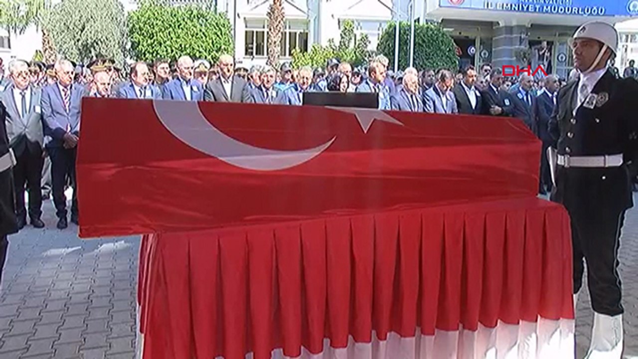 Şehit olan polis memuru Sedat Gezer için İl Emniyet Müdürlüğü önünde tören düzenlendi