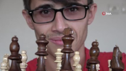 Tavuk karası hastalığı ona engel olmadı, satrançta derece aldı