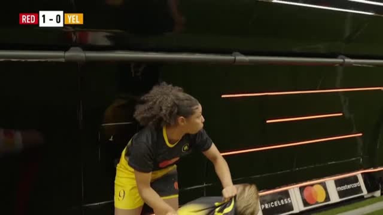 Figo bate un Récord Guinness al jugar al fútbol a más de 6.000 metros de altitud