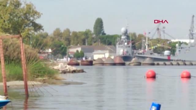 DONANMA KOMUTANLIĞI'NDA BAKIMA ALINAN GEMİDEN DENİZE DÜŞEN 4 ASKER KURTARILDI