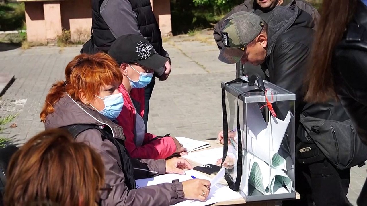 Moskaus Weg von den 'Referenden' bis zur Annexion