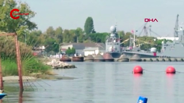 Donanma Komutanlığı'nda bakıma alınan gemiden denize düşen 4 asker boğulma tehlikesi geçirdi