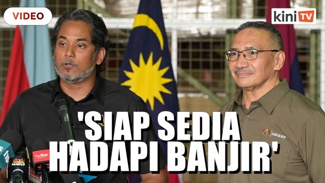 'Orang lain cakap pasal PRU, Mindef dan KKM siap sedia banjir'
