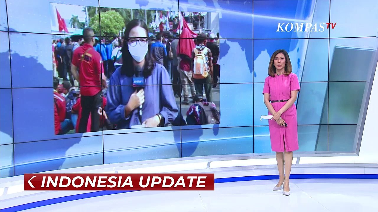 Viral! Petani Babat Hasil Kebunnya Sendiri Hingga Aksi Protes Petani Bagikan Tomat Gratis di Jember