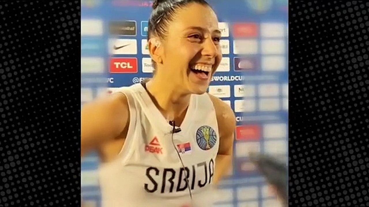 Röportaj verirken neye uğradığını şaşırdı! Kadın basketbolcular canlı yayında tekme tokat birbirine girdi