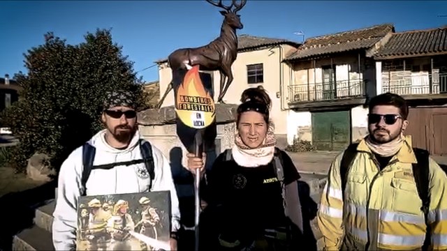 Bomberos forestales de Castilla y León inician una marcha a pie reclamando un mayor reconocimiento profesional