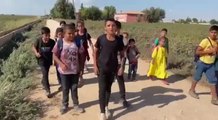 Şanlıurfa gündem haberleri: Şanlıurfa'nın Uluağaç Köyünde Öğrenciler, Komşu Köydeki Okula Yürüyerek Gidip Geliyor: 