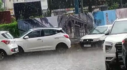 अहमदाबाद में खुली धूप के बीच कई क्षेत्रों में बारिश