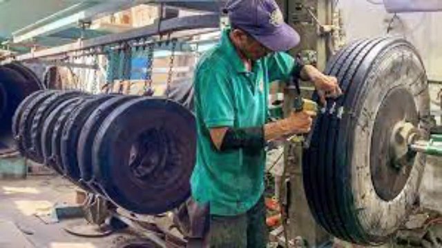 How old Tyres are Remanufacture in Factory with Hot Retreading Technique Tires Retreading Process