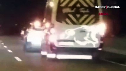Trafikte skandal görüntüler! Seyir halinde bakın ne yaptı