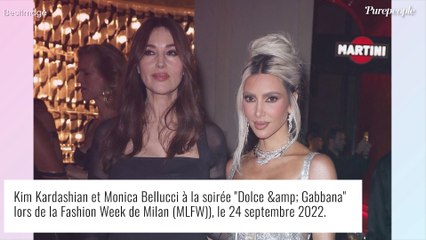 "Ridicule" : Kim Kardashian tellement serrée dans sa robe qu'elle n'arrive pas à marcher...