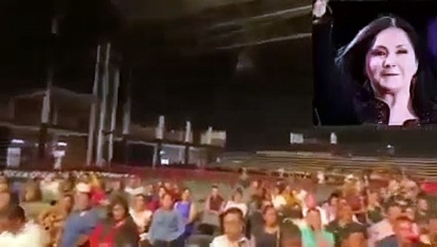 Ana Gabriel reacciona ante el poco público que fue a su concierto en Santa Cruz