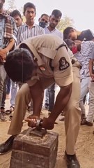 Télécharger la video: Golconda fort 250 kgs iron grip . Telangana Hyderabad city police