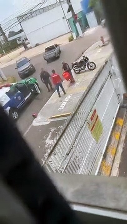 Entregador tem CNH rasgada durante abordagem da...