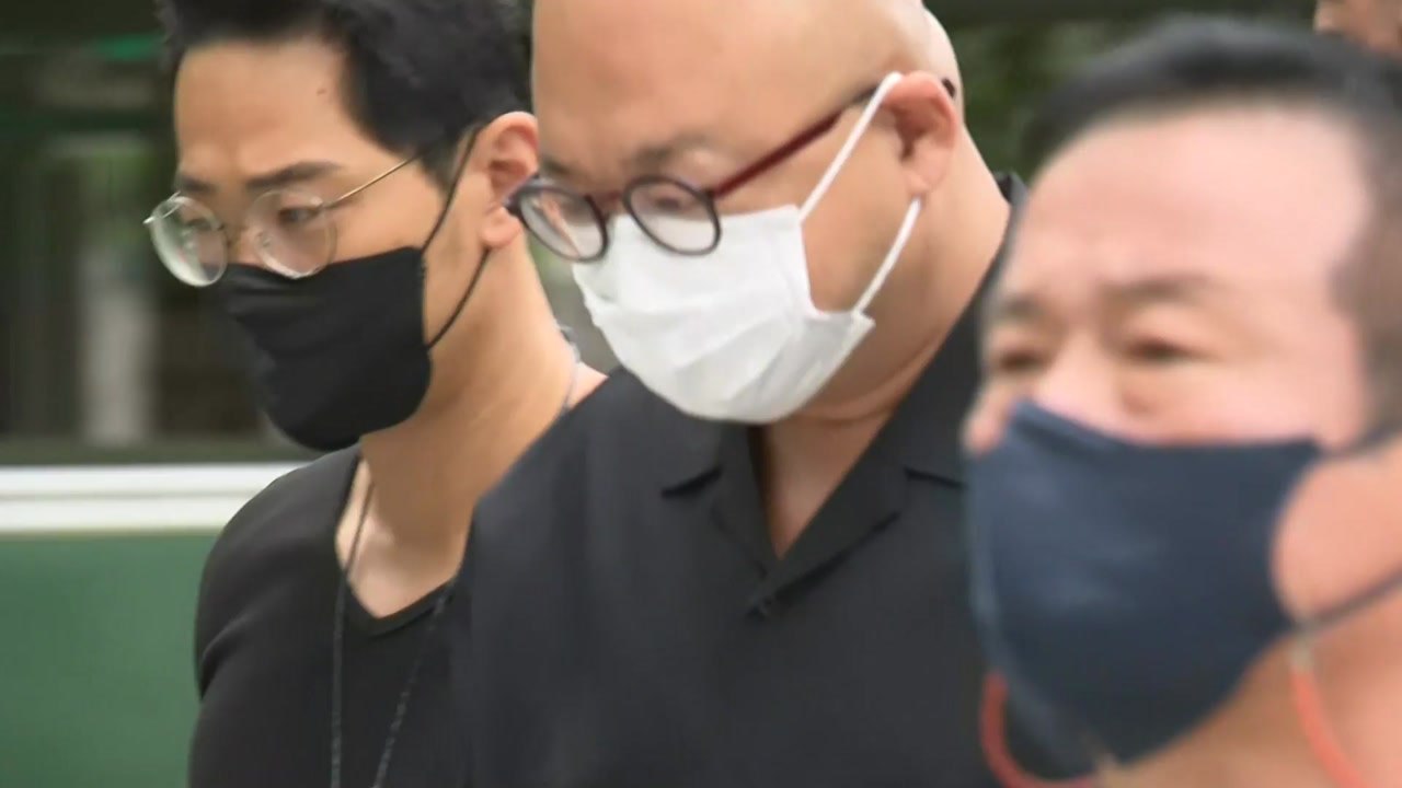'마약 투약' 혐의 돈스파이크 구속 심사...취재진에 '묵묵부답' / YTN